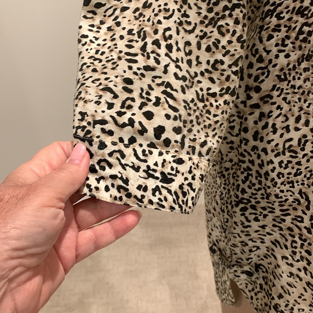 Leopard print Tunic. No wrinkle Cotton express viscose top. - Picture 6 of 7